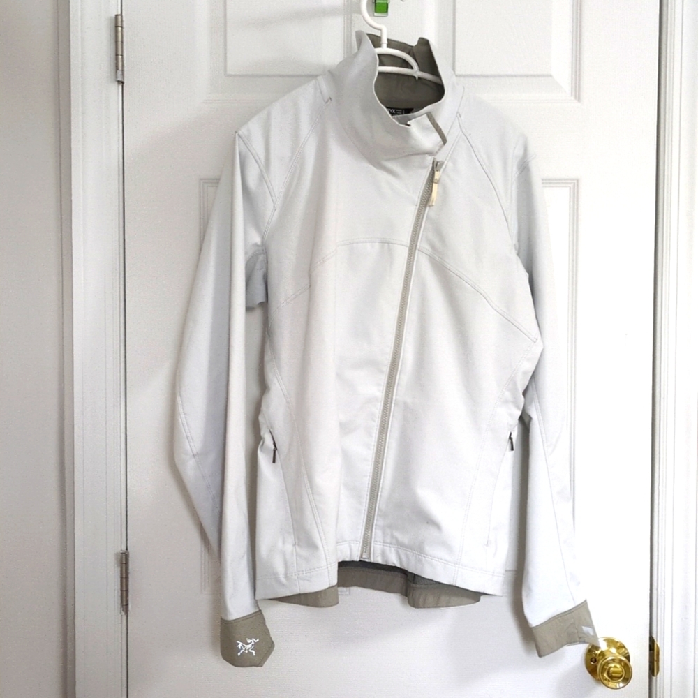 Arc'teryx Women's A2B Commuter Jacket - Chalk - Large